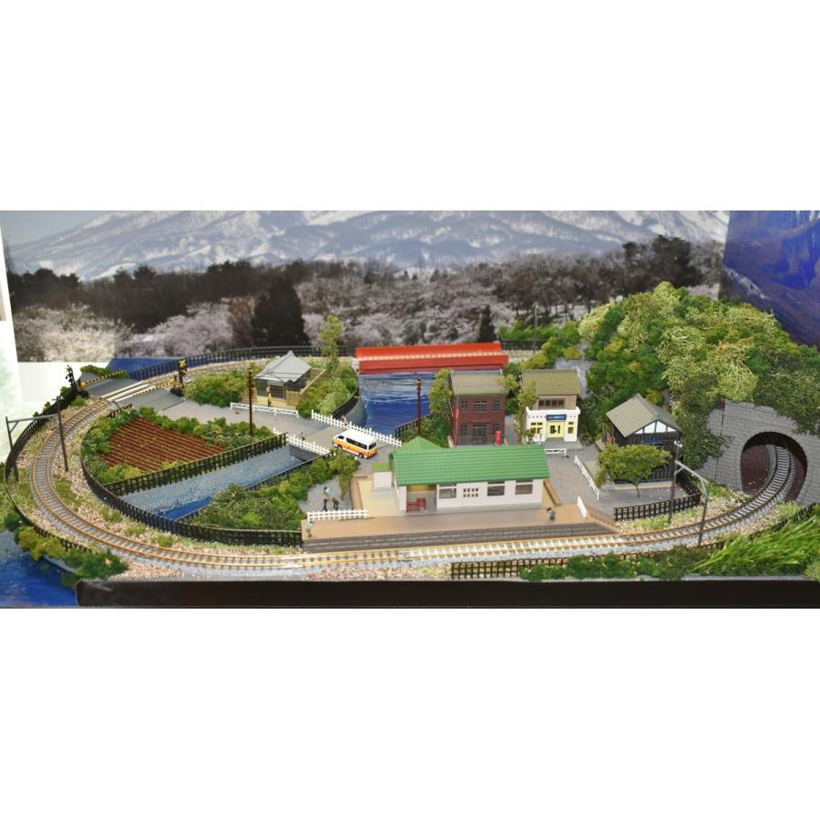 鉄道模型 ジオラマ小型レイアウト 単線60x45cm 昭和の駅前と川※DC