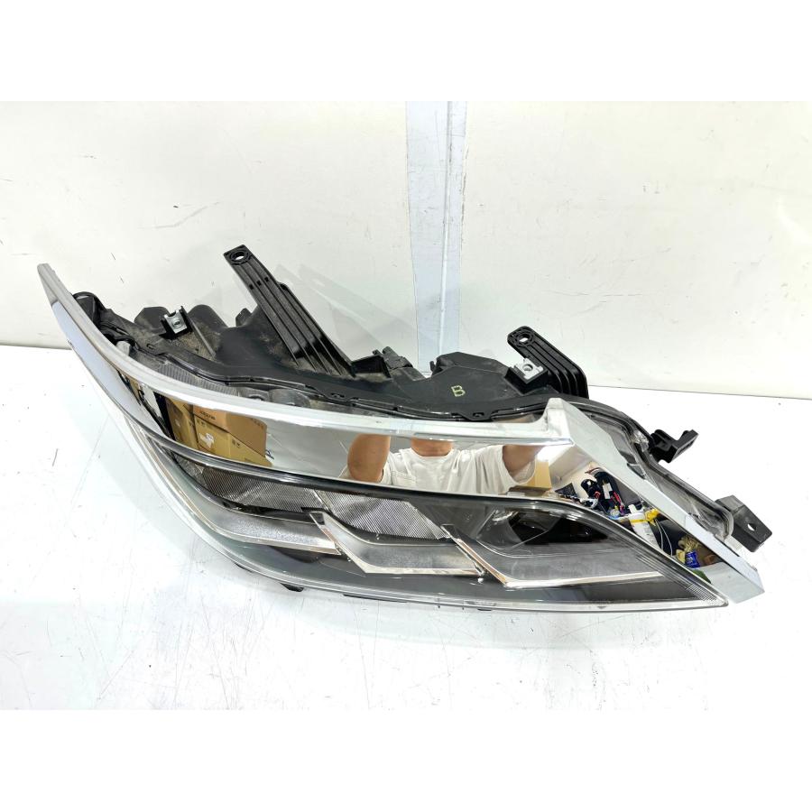 セレナ C27 後期 純正LEDヘッドライト 右 KOITO 100-23784/刻印B （Z2