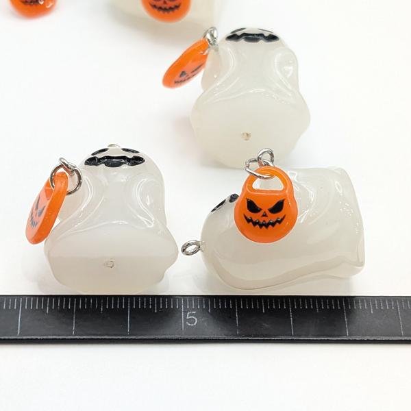 ハロウィン 暗闇で光る チャーム ゴースト29mm 1個 大きめ 蓄光パーツ