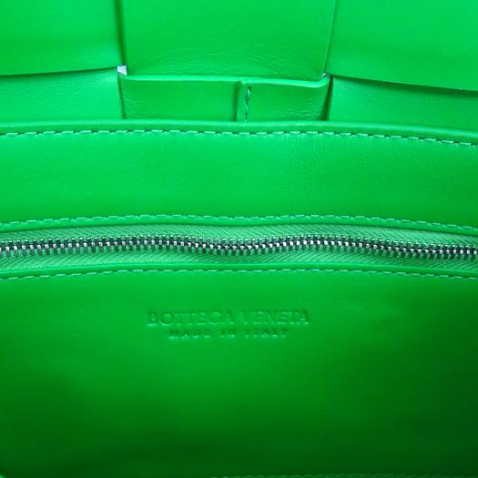 BOTTEGA VENETA（ボッテガ・ヴェネタ） カセットミディアム クロス