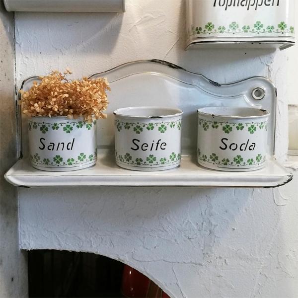 ホーロー クローバーのサボンラック ドイツアンティーク : BAU