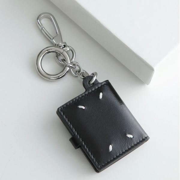 Maison Margiela（メゾンマルジェラ） IDフォトホルダーチャーム