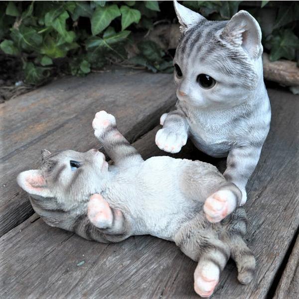 猫の置物 じゃれ合う猫2匹セット サバ白 31356HH7376