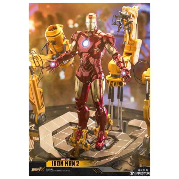 アイアンマン マーク4 with スーツアップ・ガントリー 1/10 スケール