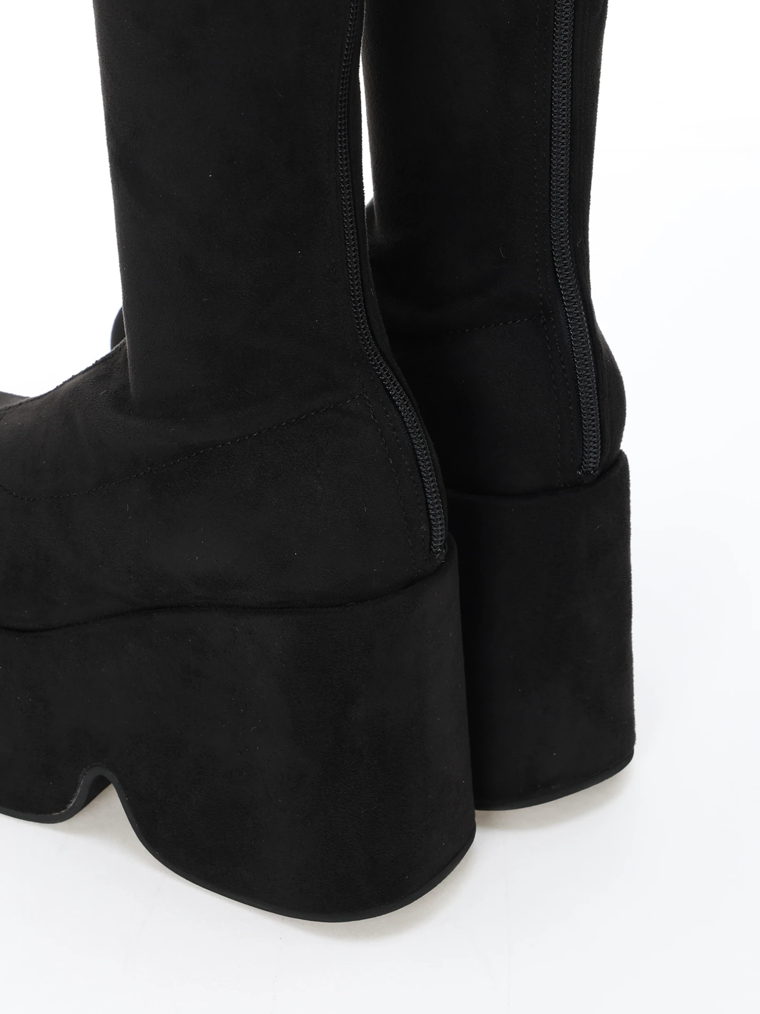 LIP SERVICE（リップサービス）｜ プラットフォームスクエアミドル