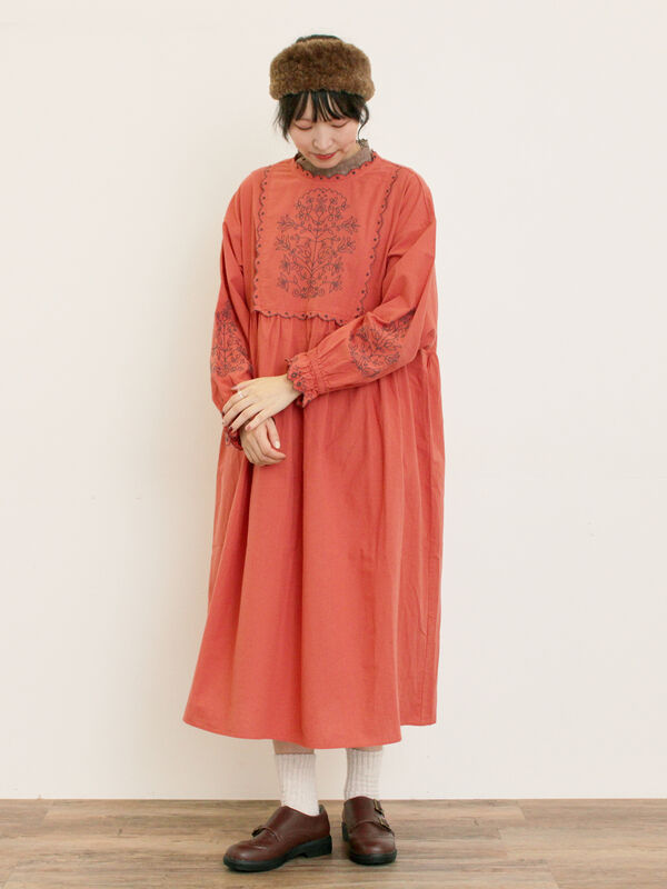 セール】 【S/Mサイズ】配色刺繍ワンピース（グレー/ブラック/レッド