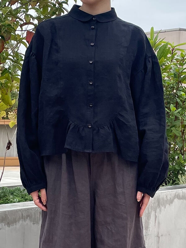 立川店/EC限定】リネンシームラインフリルブラウス（オフホワイト