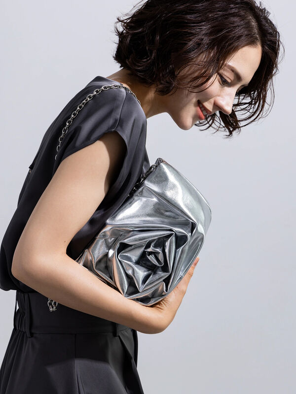 セール】 モチーフチェーンショルダーバッグ（シルバー/ブラック