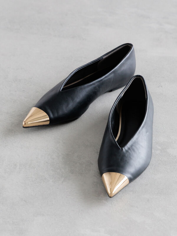 ポインテッドメタルフラットシューズ（チャコールグレー/ブラック