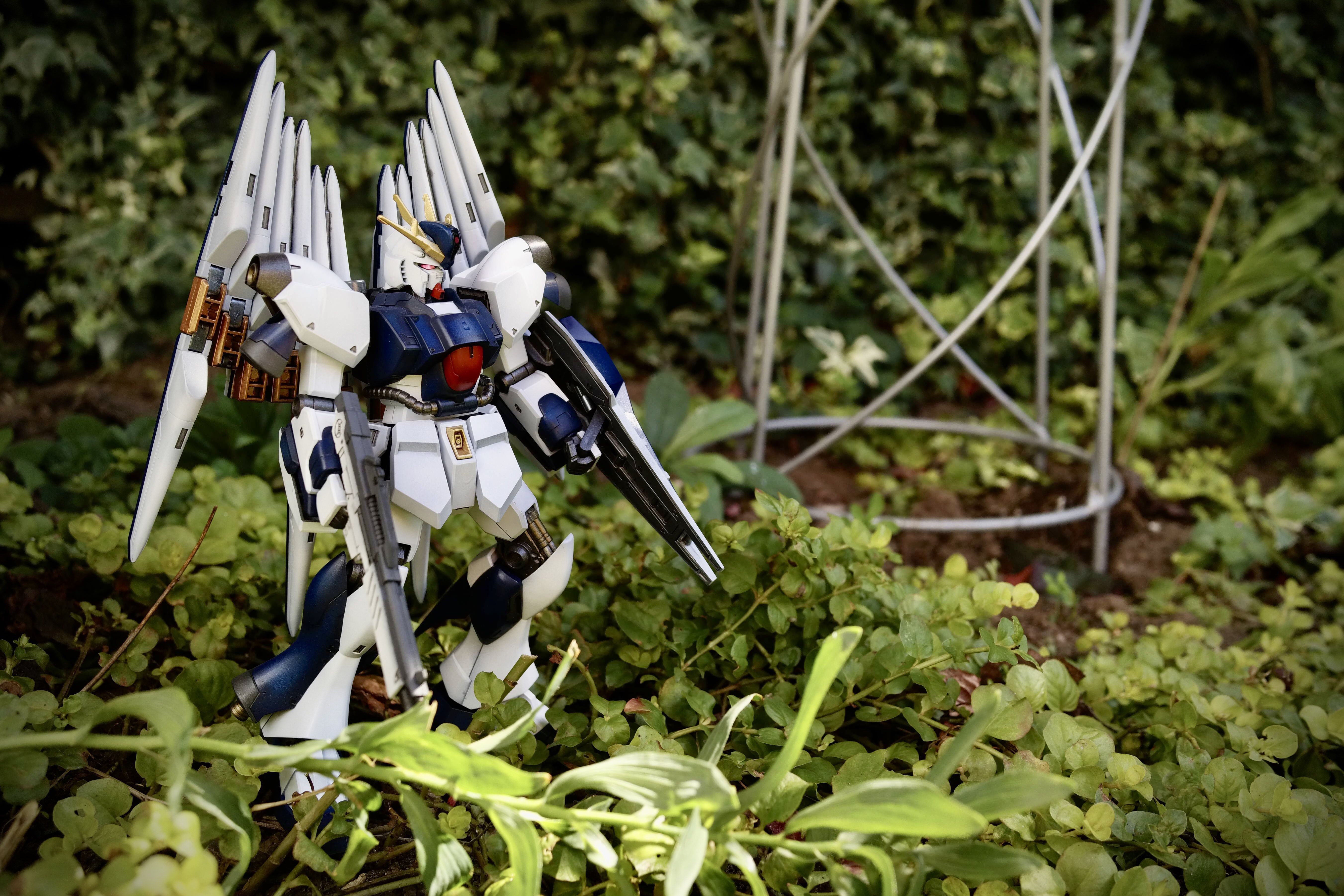 Bandai 1/144 HG V-Zeon Gundam (Captain Zeon's Mobile Suit) – It is