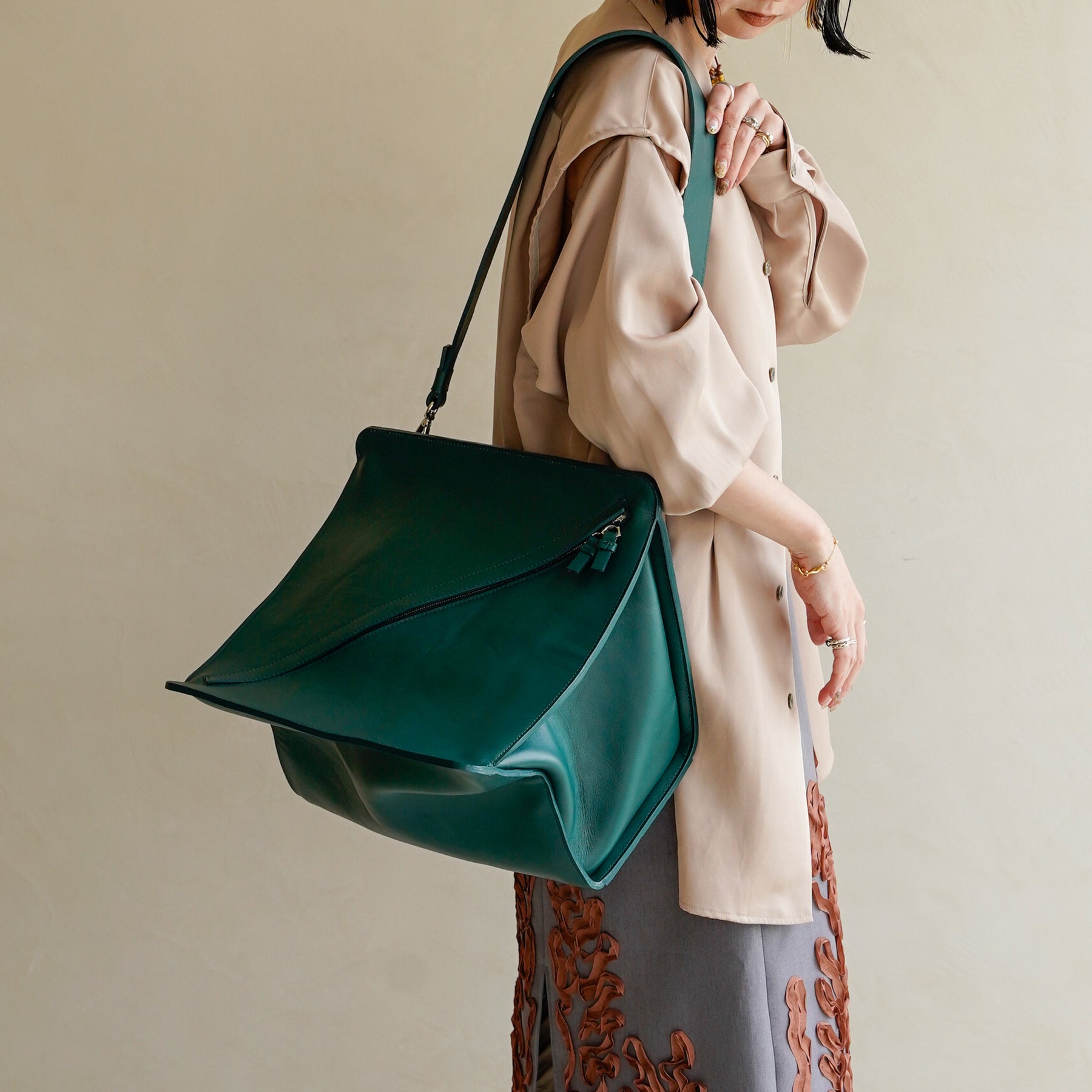 HERRIE BOX PREMIER - II / RAPTO FLEX｜斜めファスナーと構造美が光る