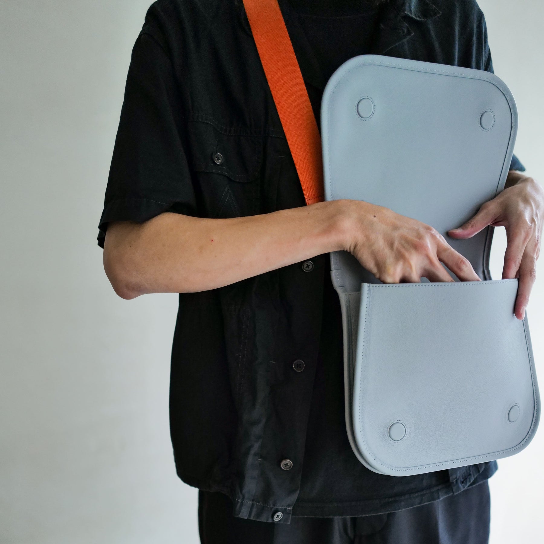 MICHELLE POSTMAN SHOULDER / DIPLO SKY｜ショルダーバッグ 本革