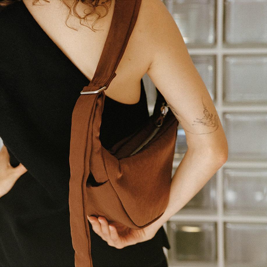 ANNIE PUFFER MINI MOON BAG / CERATO BRIGHT | Mini shoulder bag