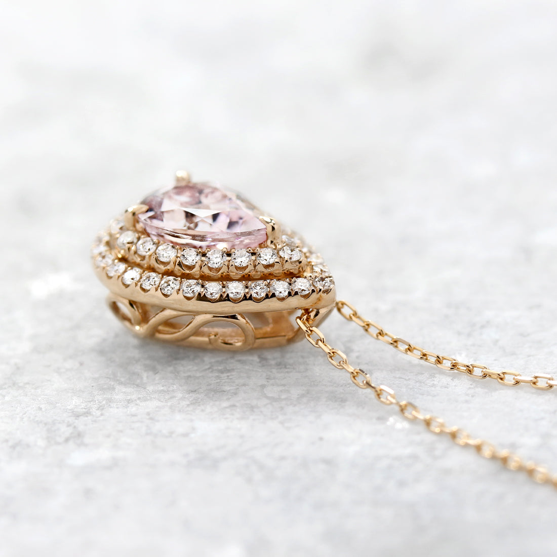 未使用 モルガナイト K18 ペンダントトップ ペアシェイプ 未使用