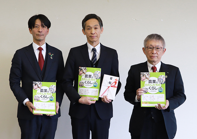 山口県教育委員会へ「教材本」を贈呈｜JAバンク山口