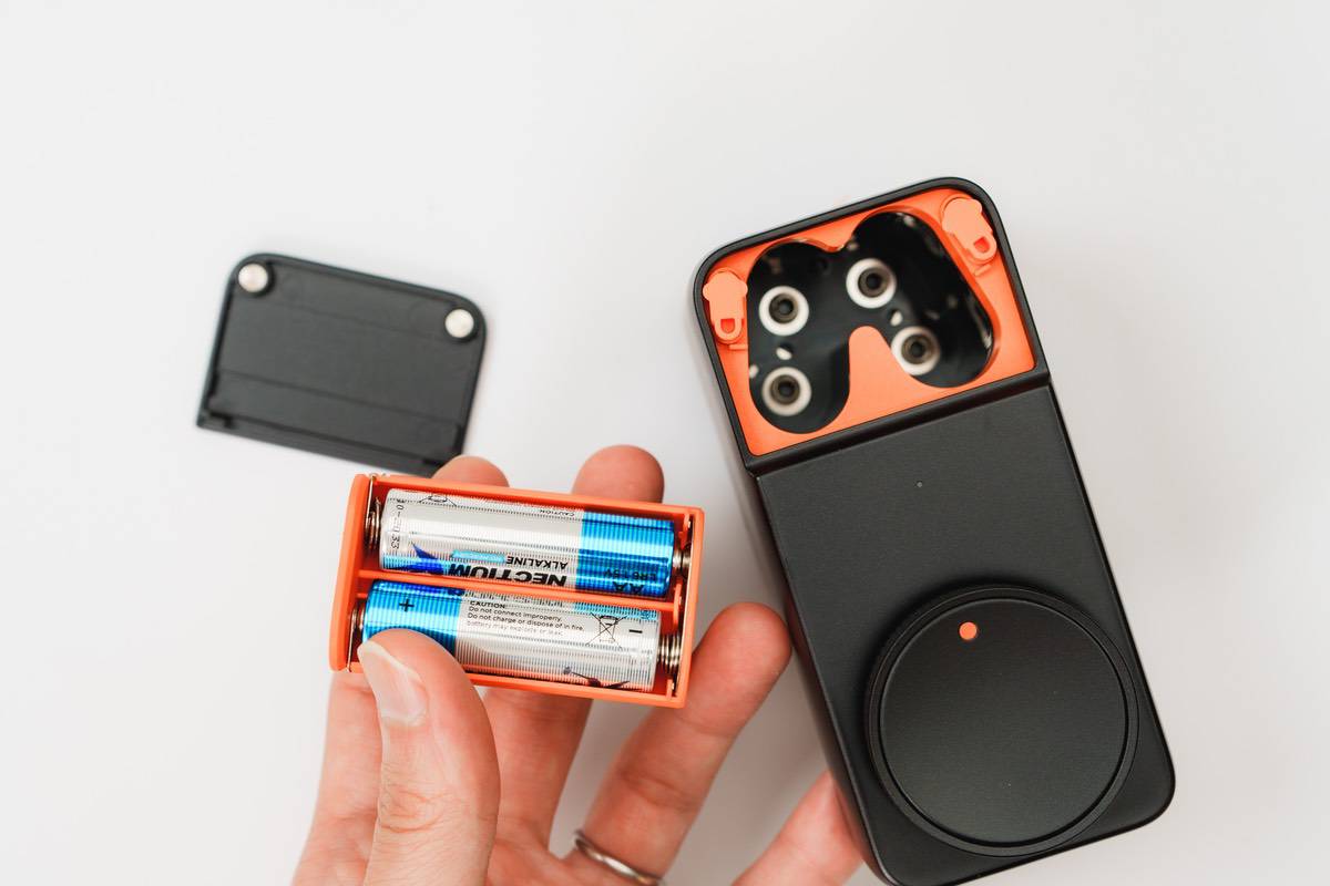 SwitchBot ロック Pro レビュー | ワンタッチで玄関鍵を施錠・解錠する