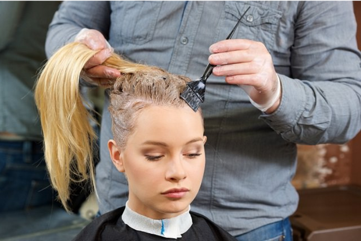 カラーの時に生え際に付けるクリームの役割｜ヘアセット・ヘアメイクを