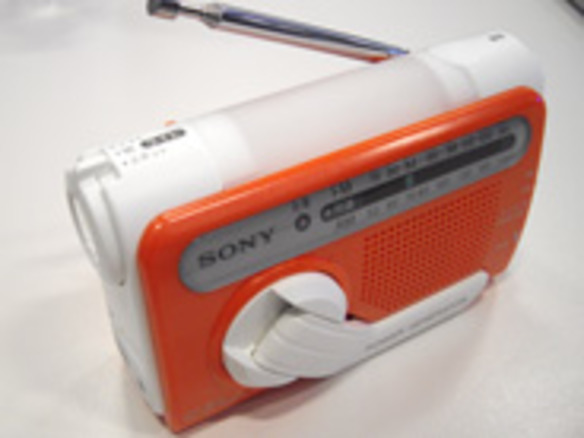 ソニー、手回し充電ができる非常用ラジオがスマホ対応に - CNET Japan
