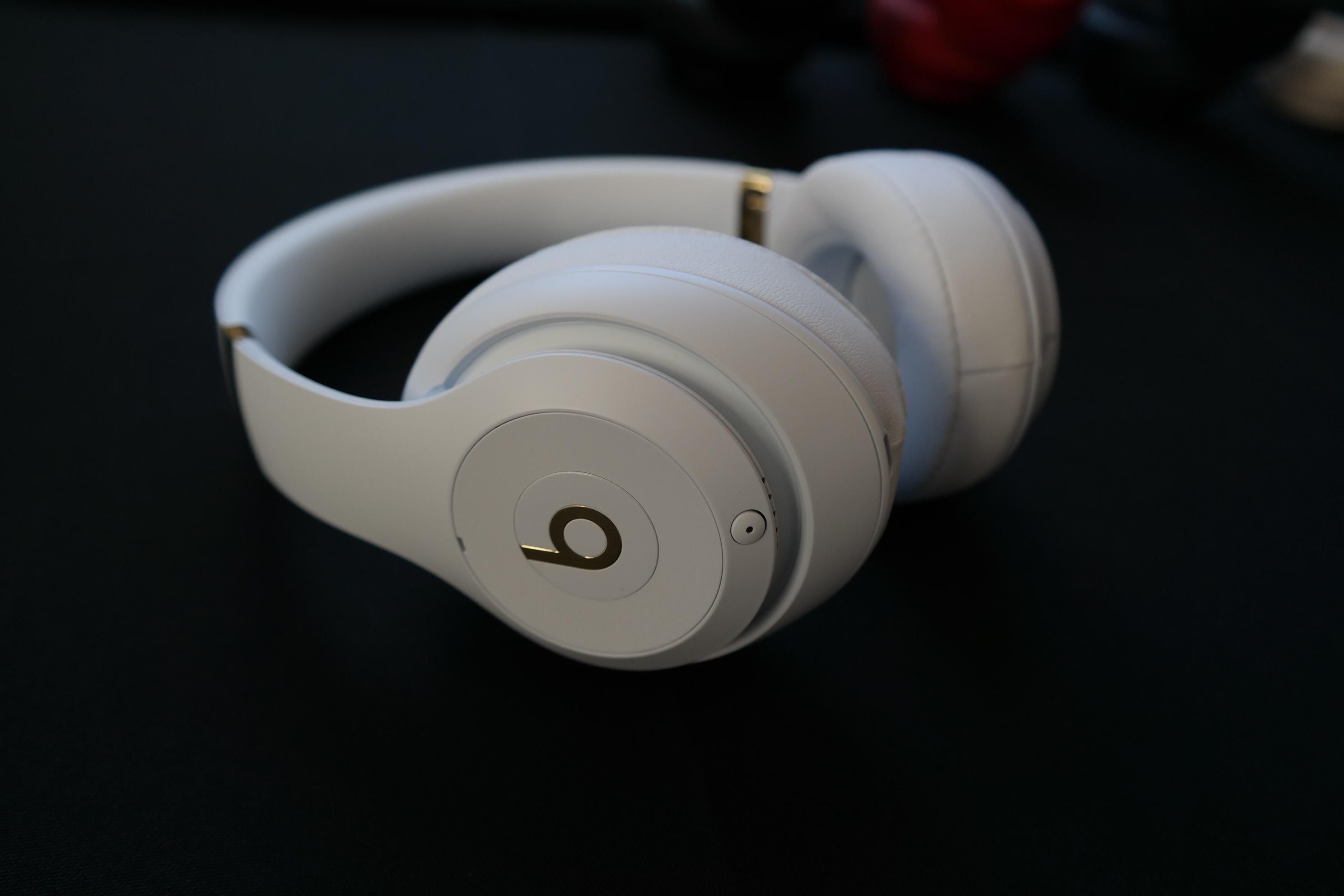 Beats、W1チップ搭載のワイヤレスヘッドホン「Studio3 Wireless」を