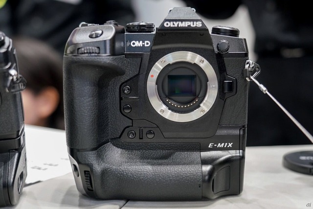 これ以上は地球の自転が影響する--手ブレ補正7.5段を載せたオリンパス