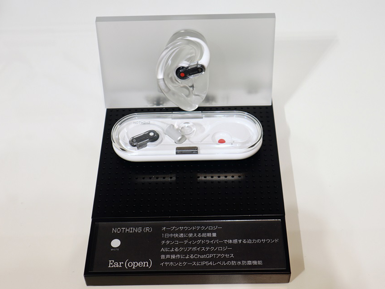 Nothing、耳をふさがないワイヤレスイヤホン「Ear (open)」--「CMF