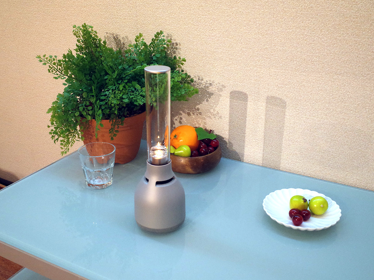 ソニー、光と音で空間を彩るグラスサウンドスピーカー--大口径