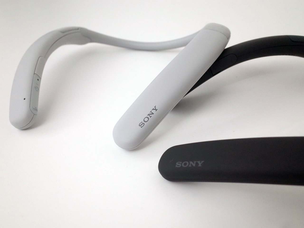 ソニー、オンライン会議でも使えるワイヤレスネックバンドスピーカー