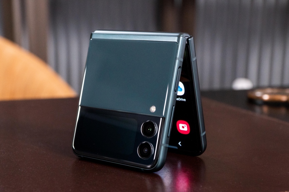 サムスン、新型折りたたみスマホ「Galaxy Z Fold3 5G」「Galaxy Z