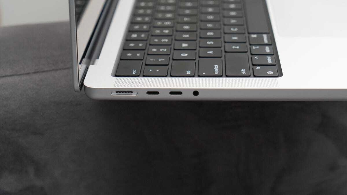 M3搭載14インチ「MacBook Pro」レビュー：上位モデルの方が良い選択