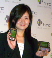 ドコモの新Windowsケータイが7月31日に登場、法人向け端末「hTc Z