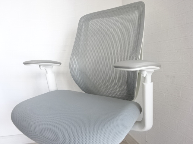 C-743 オカムラ 人気のシルフィー ライトグレー ハイバック 前傾機能