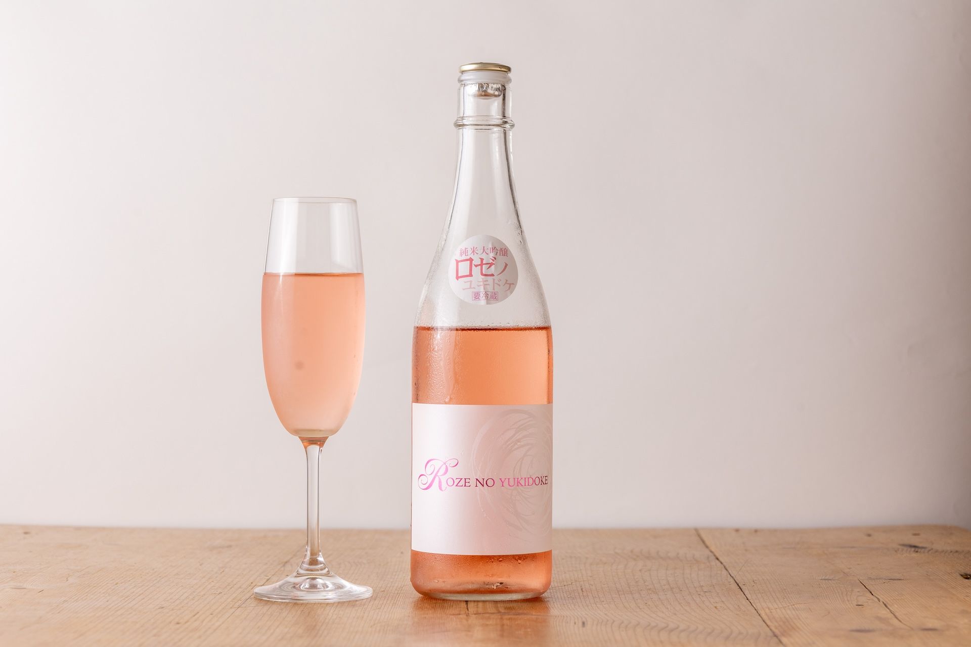 日本酒界のアイドル？「赤色酵母」仕込み、まるでロゼワインのような