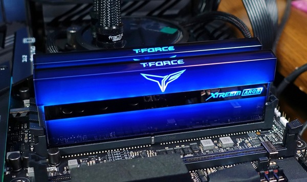Team T-FORCE Xtreem ARGB DDR4」をレビュー。マジックミラー構造のLED