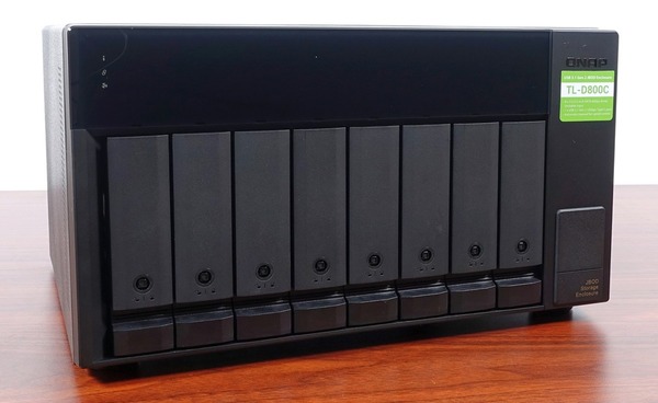 QNAP TL-D800C / TL-D800S」をレビュー。8ベイJBODエンクロージャーを