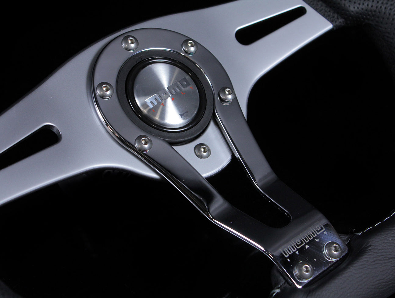 Momo Trek R 350mm Steering Wheel - JDM Honda Parts USA – JHPUSA