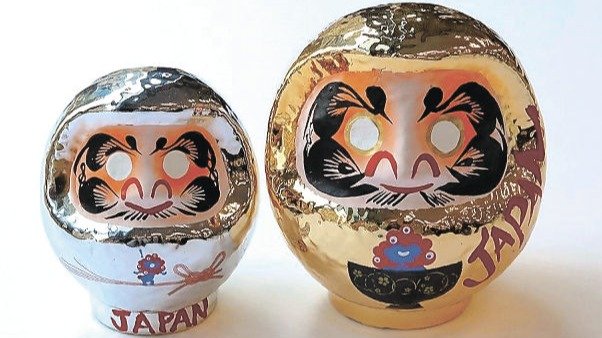 ミャクミャク描いただるま…群馬の「高崎だるま」など国内の伝統工芸品