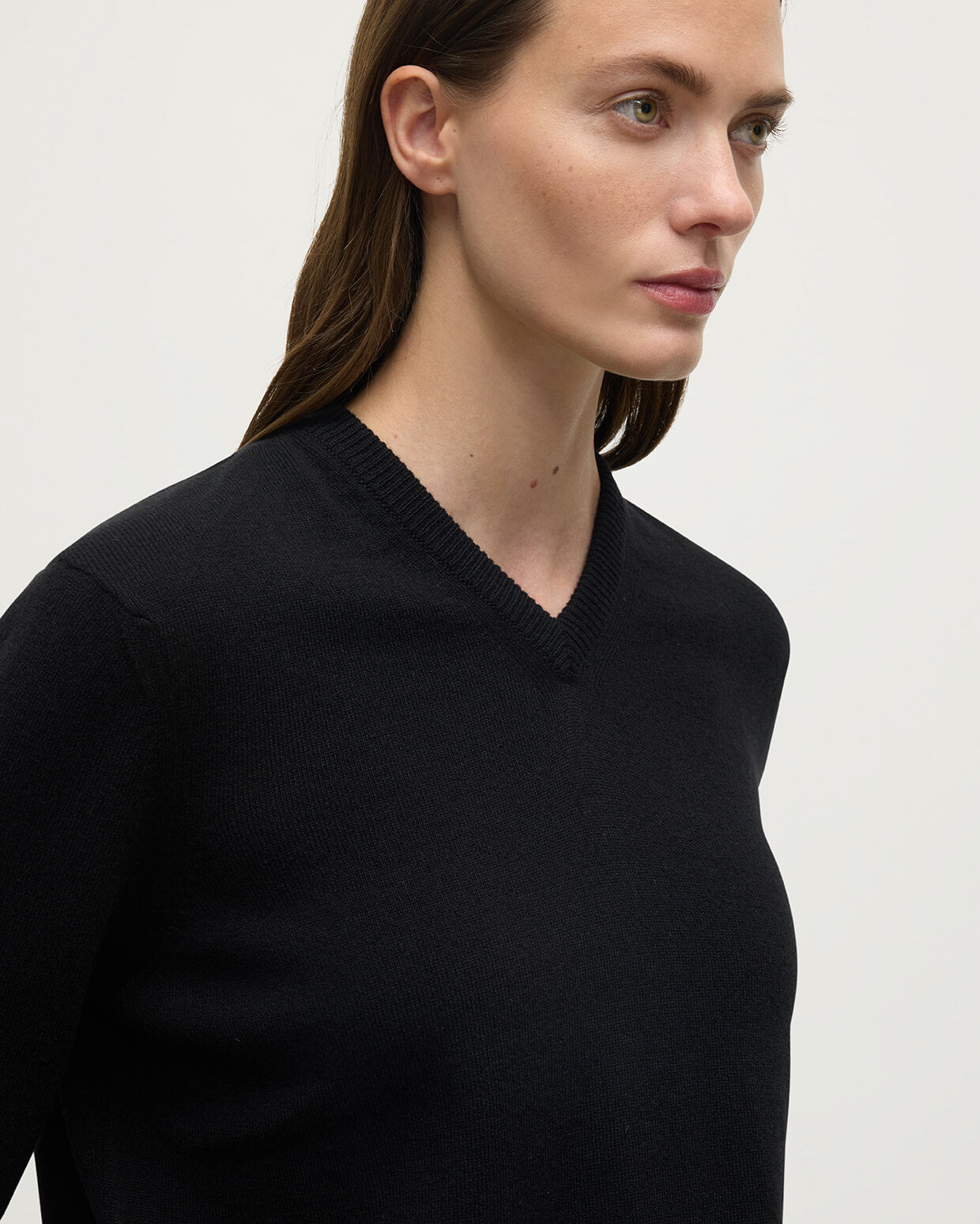 ウィメンズ クラシック カシミヤ Vネック｜Johnstons of Elgin