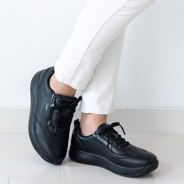 Laura BlackⅢ 膝、腰に驚くほどやさしい やわらかい履き心地の靴 Joya