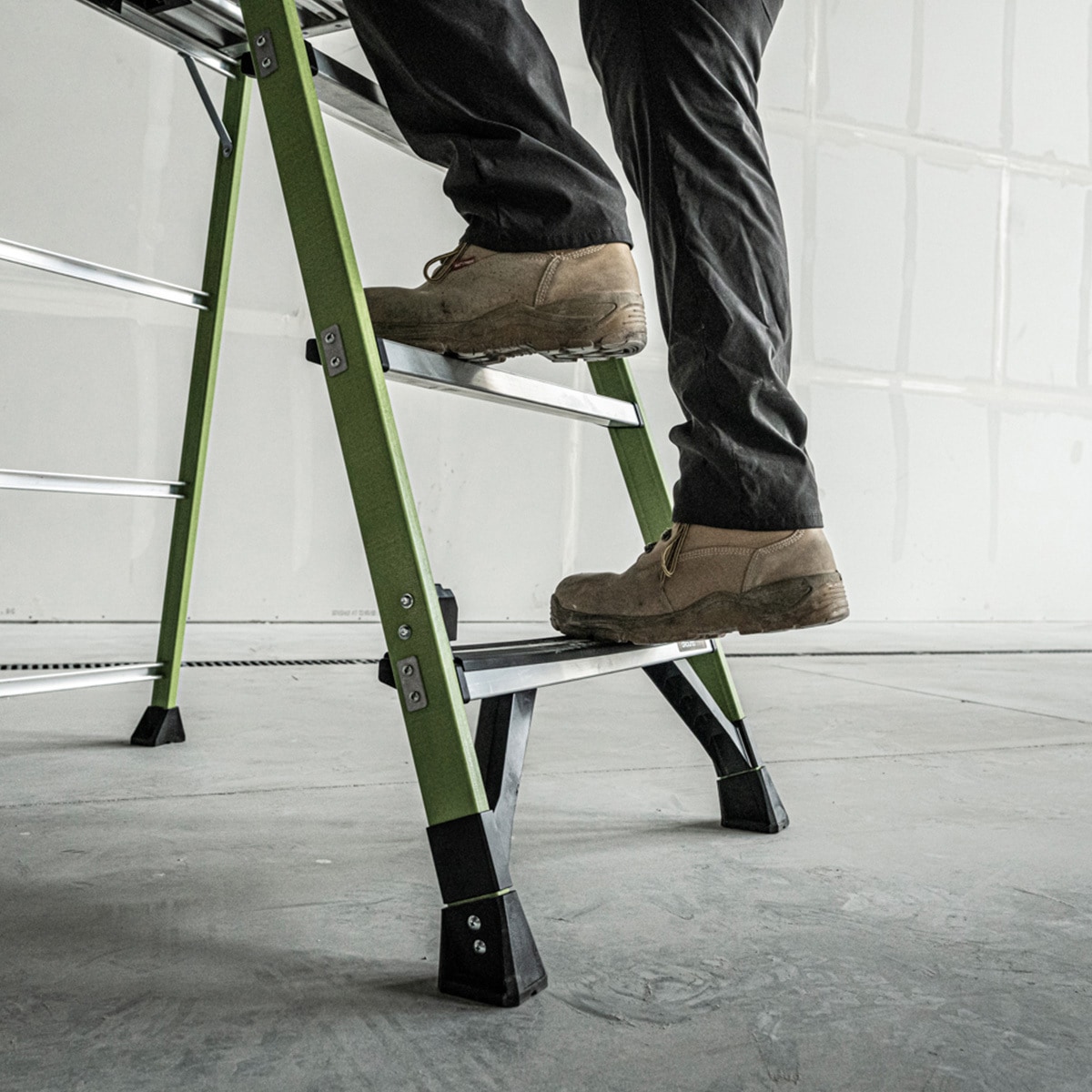 LG-19305 FRP上枠付き脚立 LG フォートレス 長谷川工業 天板高さ1.4m