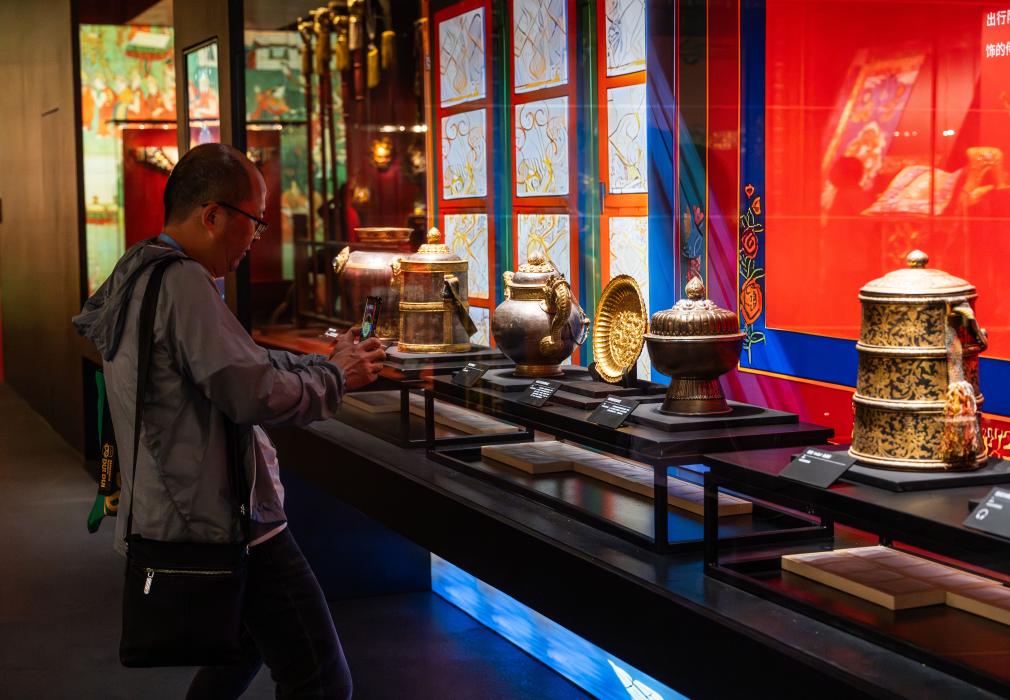 三星堆博物館でポタラ宮の世界文化遺産展 中国四川省