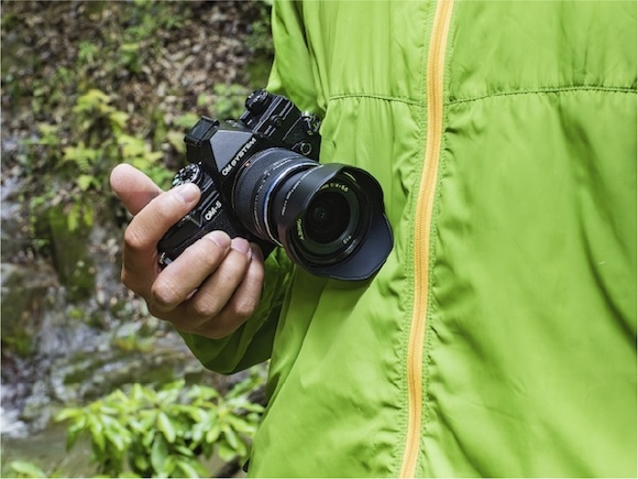 製品特長 - 超小型・軽量設計｜M.ZUIKO DIGITAL ED 9-18mm F4.0-5.6 II