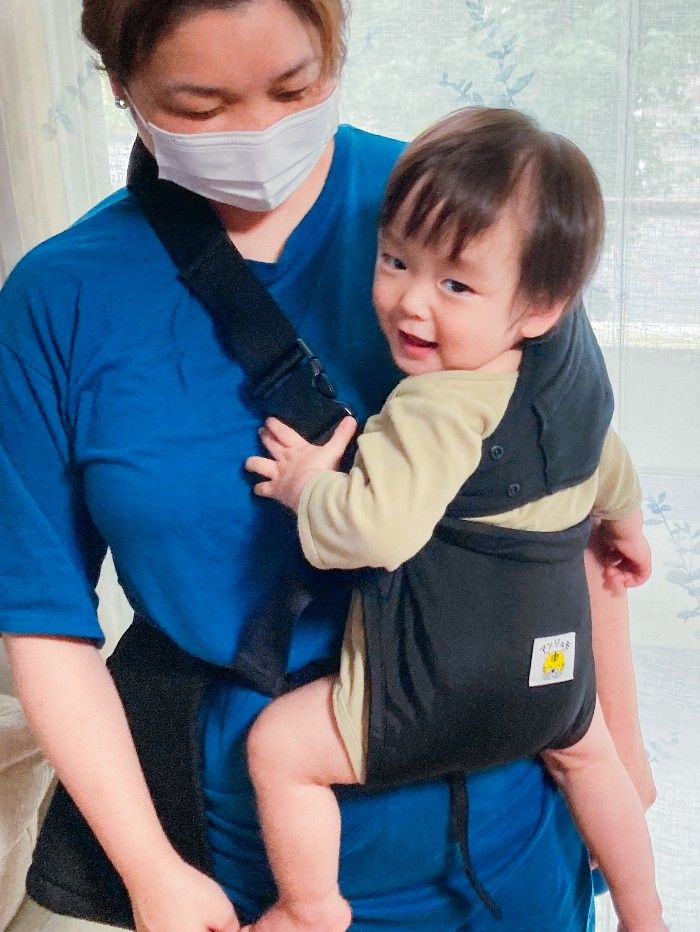 抱っこ紐用ヘッドサポート【アンジュモ】 | 双子用抱っこ紐のアンジュモ