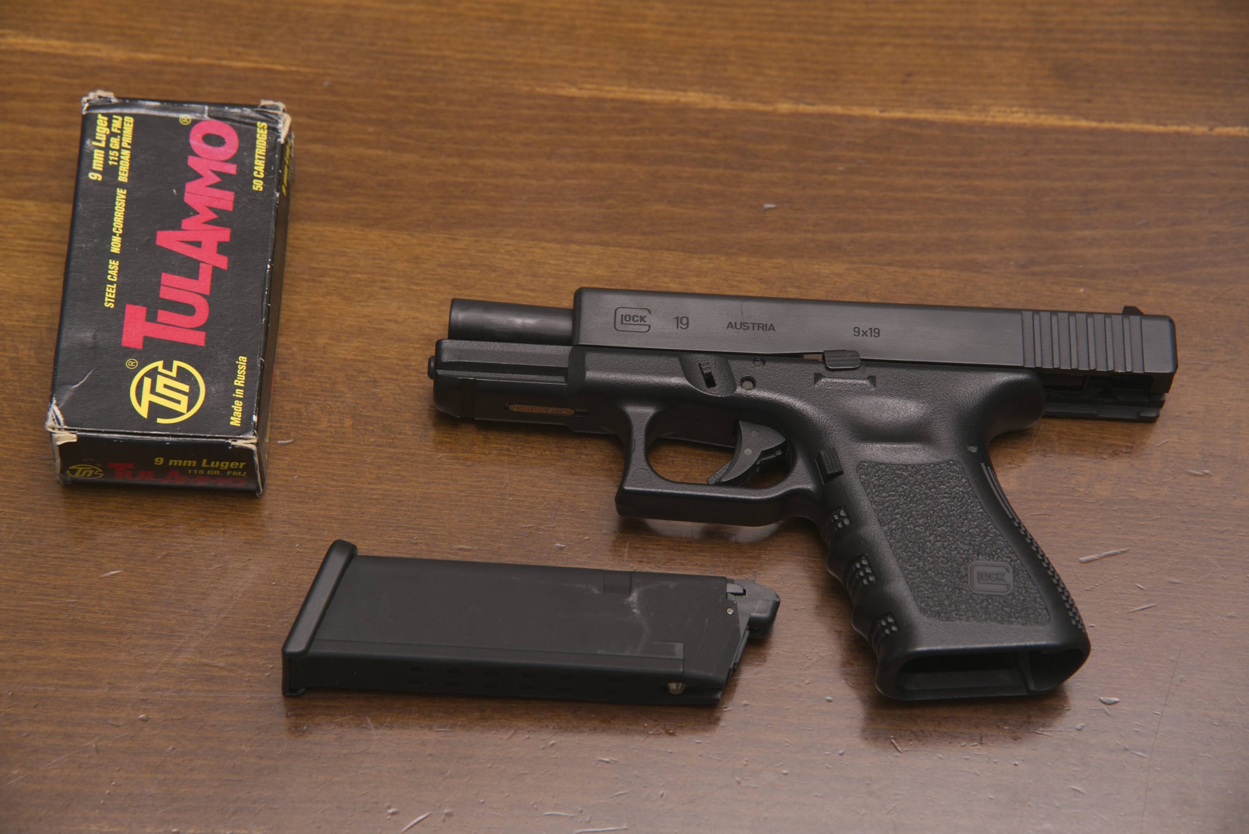 東京マルイ ガスブローバック グロック19 Gen3の外装をリフレッシュ