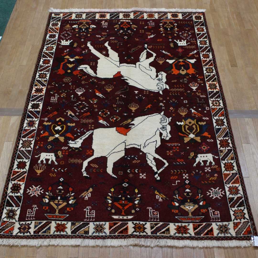ウマ（馬）×レッド系】トライバルラグ（バクチアリ）｜じゅうたんラボ
