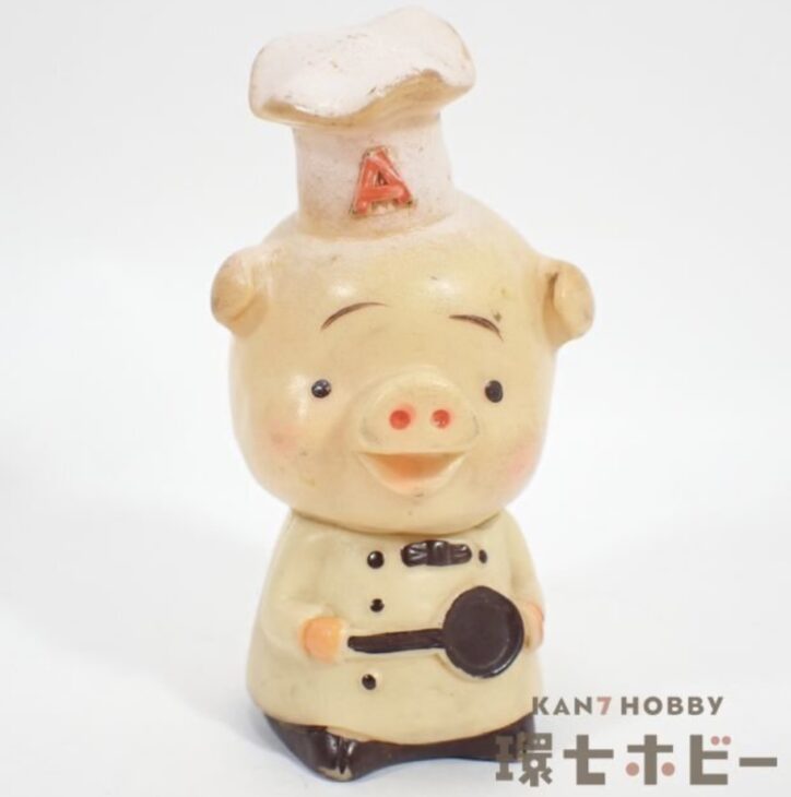 企業キャラクターの歴史：エースコック こぶた ソフビ貯金箱の魅力と