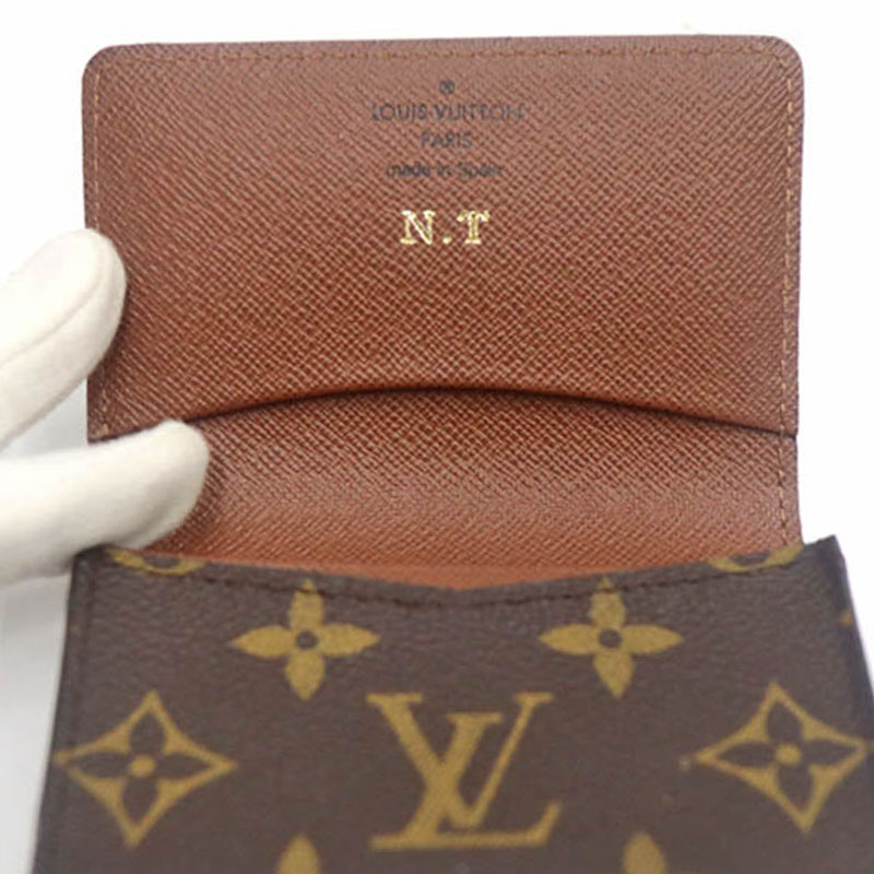 ヴィトン】イニシャル入りでも売れる？買取金額の差をご紹介【茜部