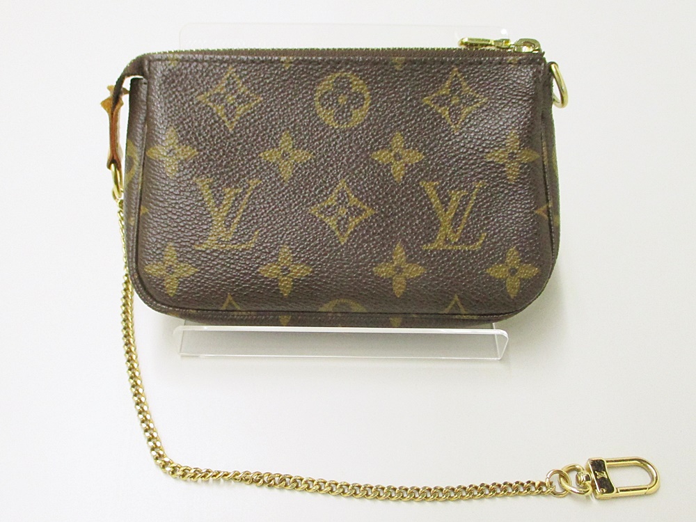 ルイ・ヴィトンの『ミニ・ポシェット・アクセソワール』の容量や使用例