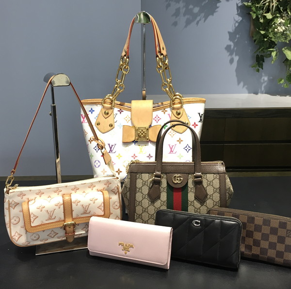 新入荷】人気のブランドバッグ・財布が新たに入荷！お買得品コーナーも