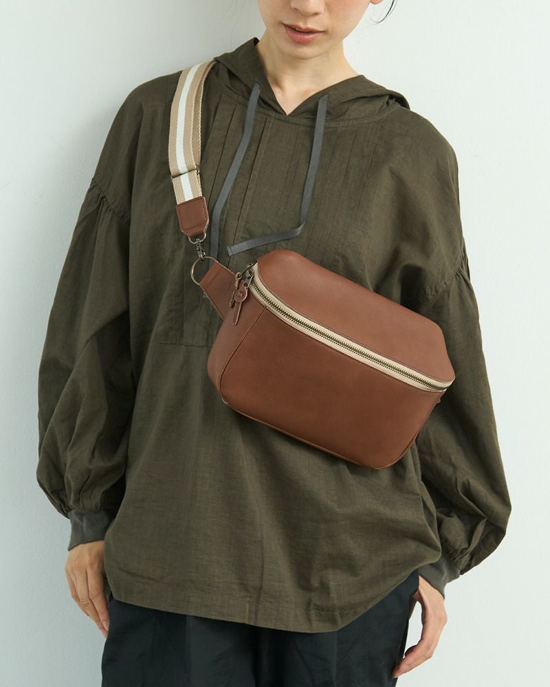 ごきげんな暮らしをくれる防水レザーバッグ「All story ボディバッグ