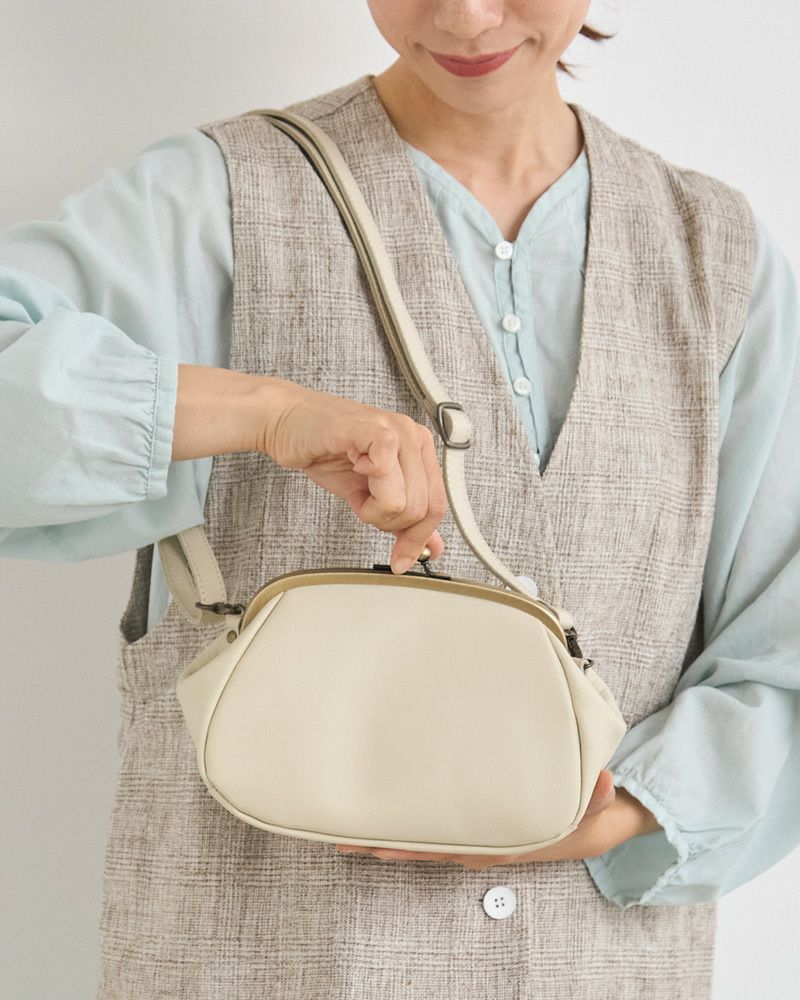 防水レザーで毎日快適！Kanmiの革小物で雨の日も心配なし